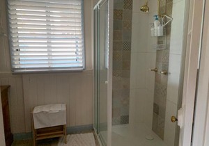Cherry Blossom Cottage-with country charm and spa