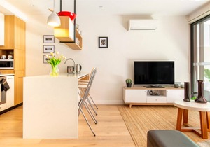 Chic Sth Melbourne Apartment with Huge Private Courtyard