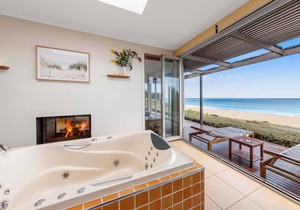 Chocolate Gannets - Seafront Villa with full ocean views, 50meters from beach