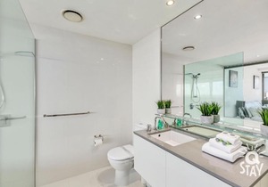 Circle on Cavill – 1 Bedroom + Study Ocean - 7 Night Special!