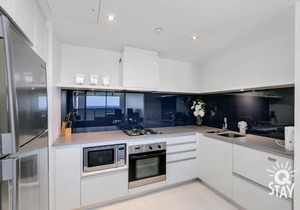 Circle on Cavill – 1 Bedroom + Study Ocean - 7 Night Special!