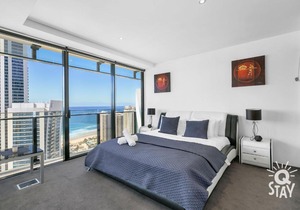 Circle on Cavill – 1 Bedroom + Study Ocean - 7 Night Special!