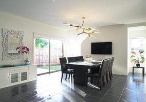 Classic 6BRM Villa in Melbourne
