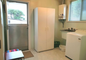 Classic Lancelin split level 70s beach house with ocean views, sleeps 8