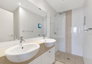 Coast Luxury Apartments 32