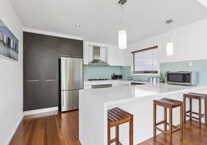 Coastal Comfort, Just a Ocean Glimpse Away Torquay | 4Corners Old Torquay