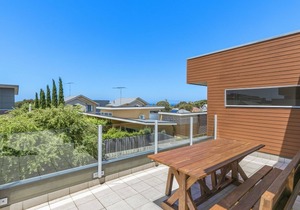 Coastal Comfort, Just a Ocean Glimpse Away Torquay | 4Corners Old Torquay