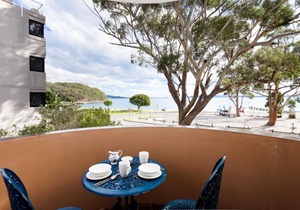 Columbia, 3 12 Columbia Close - large unit with fantastic water views and wifi
