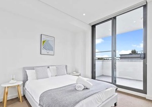 Comfy 3 Bed Apt at Homebush | MHS