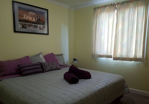 Cosy, fully self-contained lakefront 2 bedroom apartment
