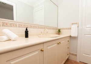 Cosy Villa on McLachlan - Neat & Tidy, Walk to CBD