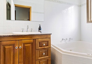 Cottages on Lovedale - No. 1 (2 bedroom) - 2 bedroom, 2 bathroom cottage in sensational Lovedale location
