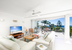 Courtyard Charm, Ocean Views, Little Cove