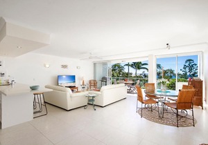 Courtyard Charm, Ocean Views, Little Cove