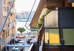 Cozy apartment with sea view next to Marina Zeas in Piraeus