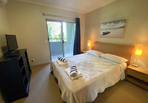 Crazy About Cairns - Poolview Apartment