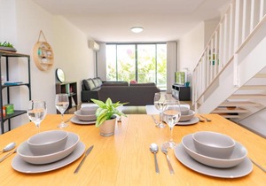 CZ08 - Spacious Apt close to Airport and CBD