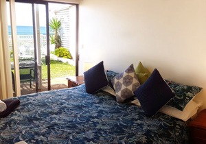 Direct beachfront access family apartment - Private garden to beach (A4)