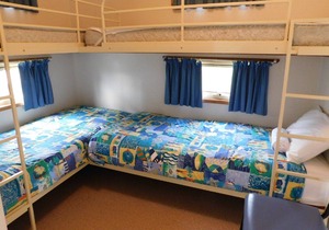 Dylene Caravan Park - 2 Br Family Cabin with Air