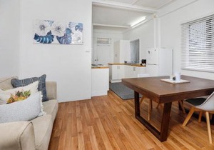 Easy Going Holiday Unit on McKenzie MK6
