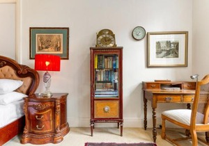 Eclectic Art Deco Apartment in great location