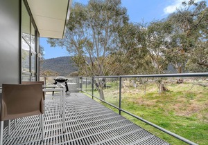 Ecocrackenback 12 'Sustainable chalet close to the slopes.'