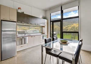 Ecocrackenback 3 'Sustainable chalet close to the slopes.'