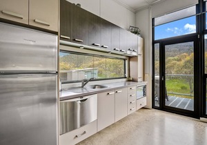 Ecocrackenback 3 'Sustainable chalet close to the slopes.'