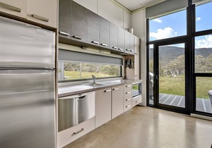 Ecocrackenback 7 'Sustainable chalet close to the slopes.'