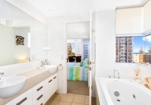 Eden Apartments Unit 501 - Luxury 2 bedroom apartment close to the beach