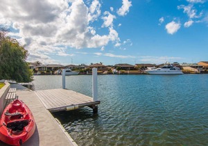Elouera 23 - Waterfront and Pet-Friendly!
