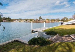 Elouera 23 - Waterfront and Pet-Friendly!