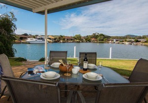 Elouera 23 - Waterfront and Pet-Friendly!