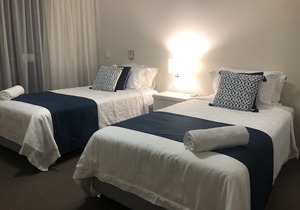 Entire 2BR Apartment - Azzura Greens Hope Island - Fully Furnished