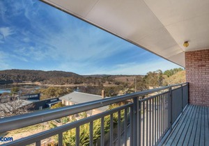 Erulisse-Spacious townhouse with magical lake views