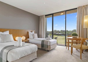 Fairway Views – Moonah Apartment 23