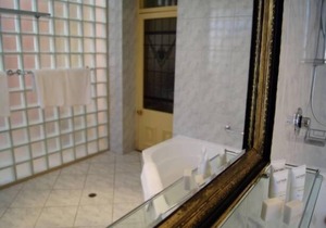 Fire Station Inn - 1 bedroom spa suite (Loggia)