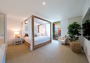 Four Bedroom Two Bathroom Two Level Top Floor Luxe Penthouse with Spa Bath