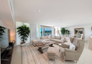 Four Bedroom Two Bathroom Two Level Top Floor Luxe Penthouse with Spa Bath