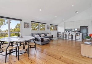 Getawayz NSW - 'Aarini Cottage' - 600m to stunning MacMasters Beach, Coastal Walks & Cafes