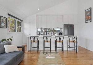 Getawayz NSW - 'Aarini Cottage' - 600m to stunning MacMasters Beach, Coastal Walks & Cafes