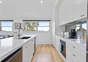Getawayz NSW - 'Aarini Cottage' - 600m to stunning MacMasters Beach, Coastal Walks & Cafes