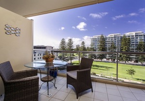 Glenelg Holiday Apartments-The Pier. Free Parking.