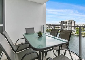 Gorgeous studio apartment (opp Hospital)
