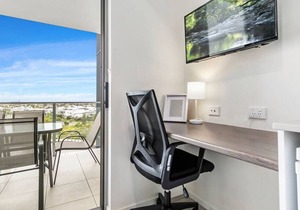 Gorgeous studio apartment (opp Hospital)