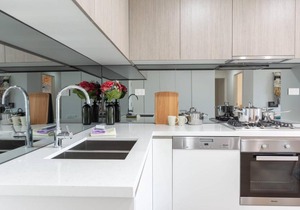 Gorgeous two bedrooms apartment close to CBD