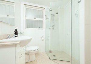 HARBOUR FRONT SINGLE LEVEL APARTMENT
