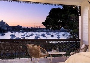 Harbourside Magnifico with Class Views over the Ocean
