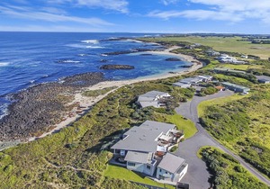 Hearns Beachside Villa 2