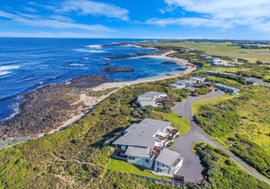 Hearns Beachside Villa 7